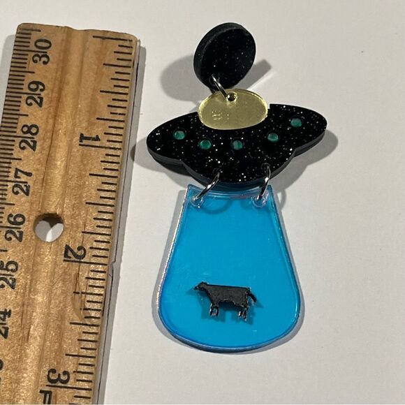 Unique & Quirky UFO Acrylic Earrings Purple Cow Abduction - Picture 4 of 4